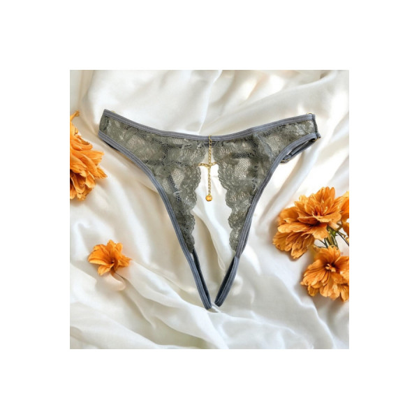 String gris avec bijou couleur aléatoire et chaîne dorée 
